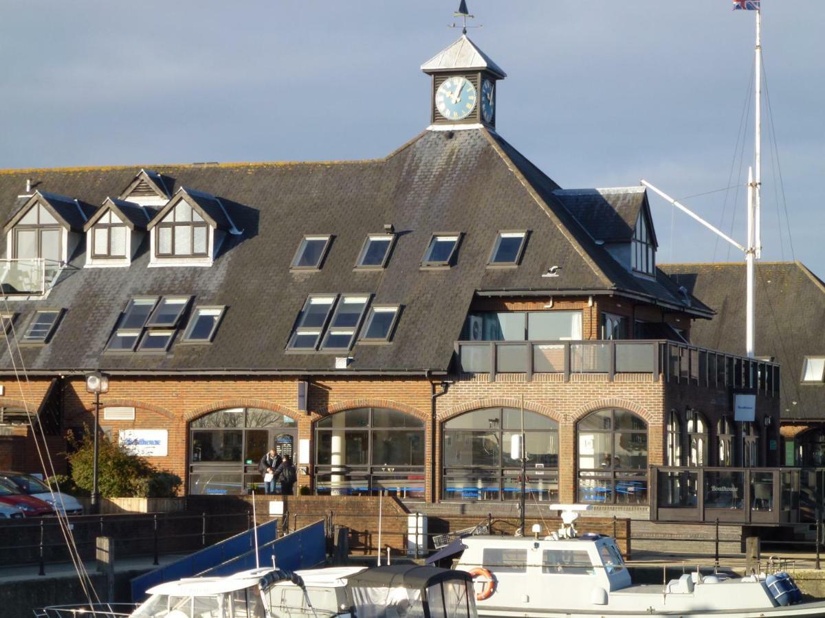 Boathouse 3* Hythe (Hampshire)