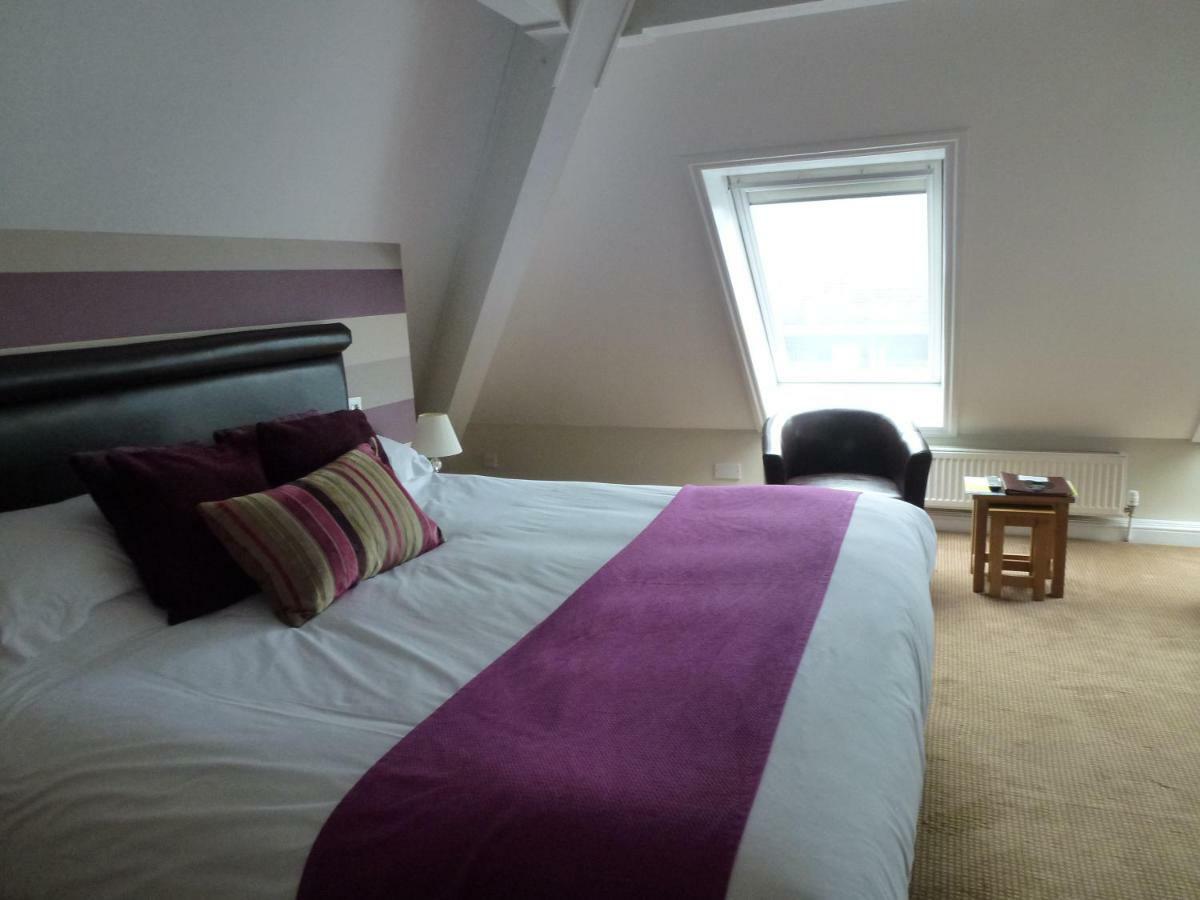 Boathouse 3*